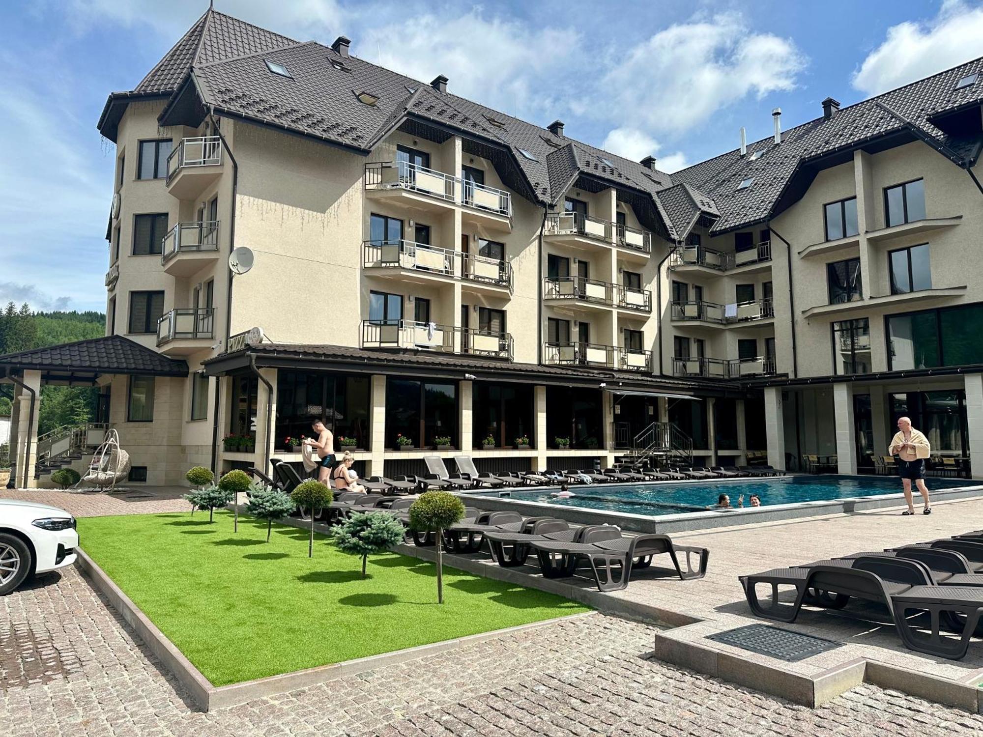 Hotel Continental Bukovel Esterno foto